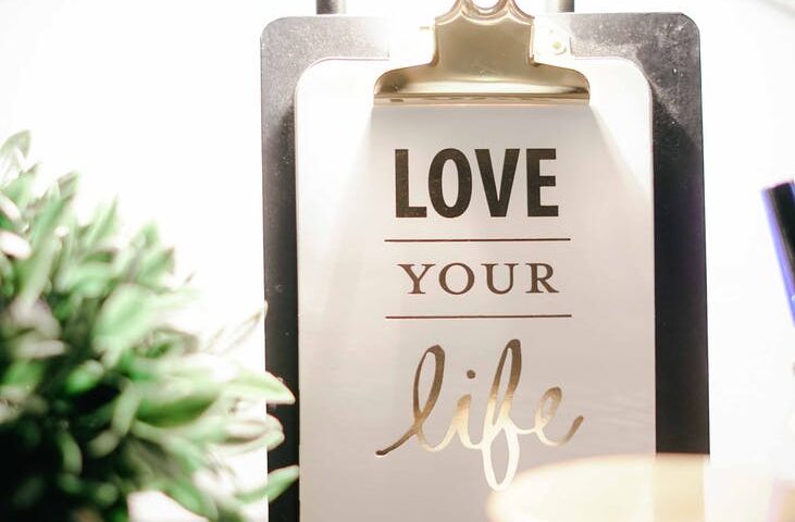 love your life clipboard decor